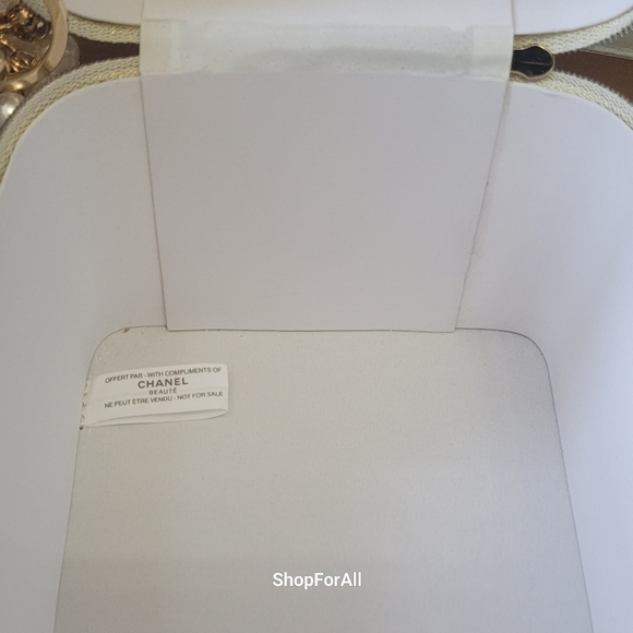 Chanel - Picture 13 of 16